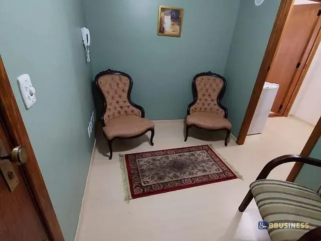 Sala à venda, no bairro Petrópolis em Porto Alegre