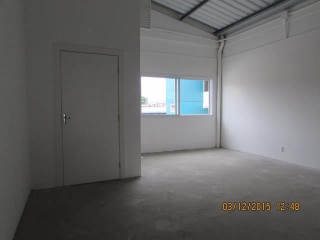 Sala à venda, no bairro Medianeira em Porto Alegre