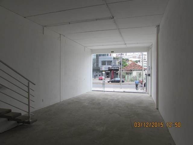 Sala à venda, no bairro Medianeira em Porto Alegre