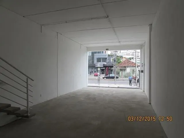Sala à venda, no bairro Medianeira em Porto Alegre
