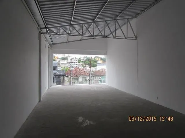 Sala à venda, no bairro Medianeira em Porto Alegre