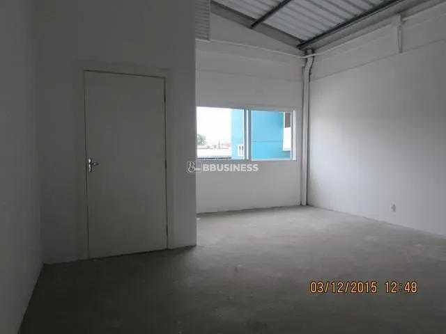 Sala à venda, no bairro Medianeira em Porto Alegre