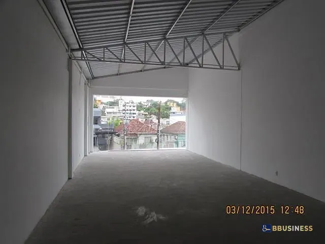 Sala à venda, no bairro Medianeira em Porto Alegre