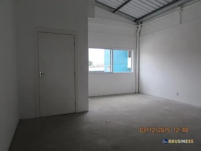 Sala à venda, no bairro Medianeira em Porto Alegre