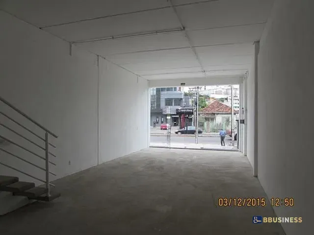 Sala à venda, no bairro Medianeira em Porto Alegre