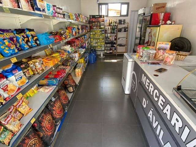 Sala para alugar, no bairro Cordeiros em Itajaí