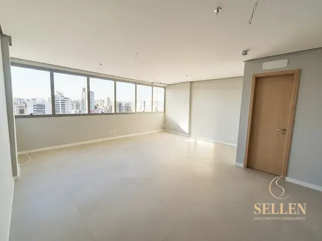 Sala com 68m², para alugar, no bairro Menino Deus em Porto Alegre