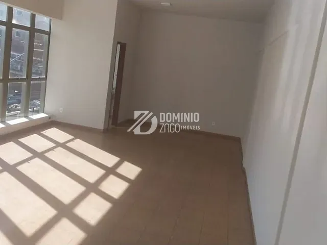 Sala para alugar, no bairro São Benedito em Uberaba