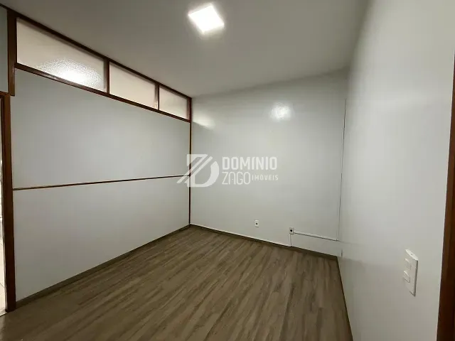 Sala para alugar, no bairro São Benedito em Uberaba