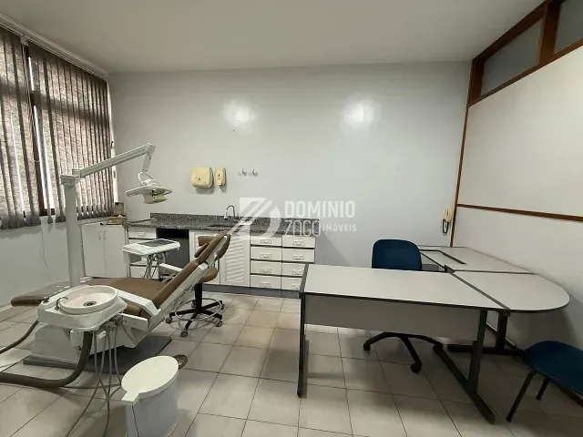 Sala para alugar, no bairro São Benedito em Uberaba