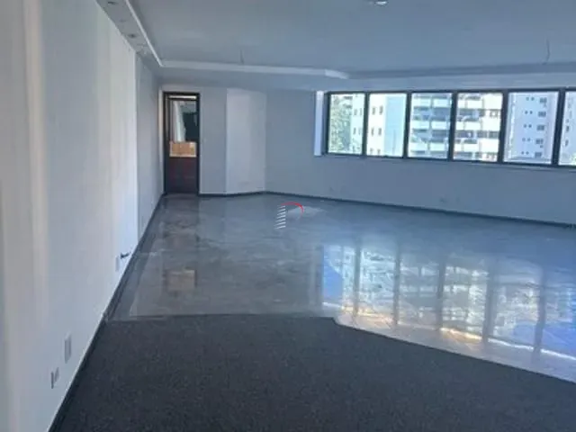 Sala com 124m², para alugar, no bairro Centro em Londrina