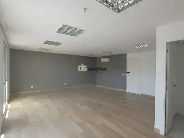 Sala à venda, no bairro Pinheiros em São Paulo