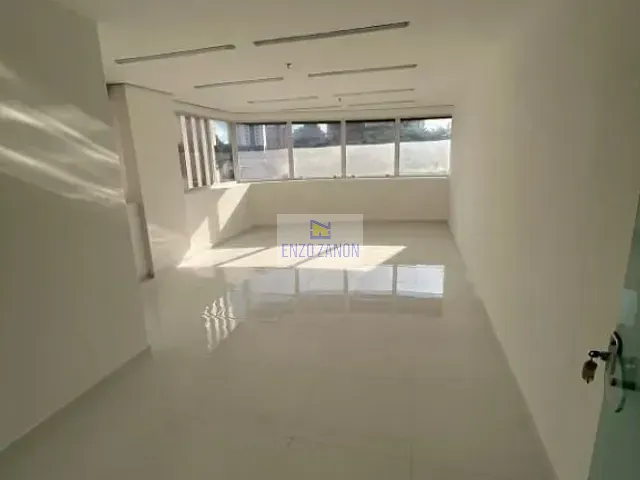 Sala com 32m², para alugar, no bairro Santa Terezinha em São Bernardo do Campo