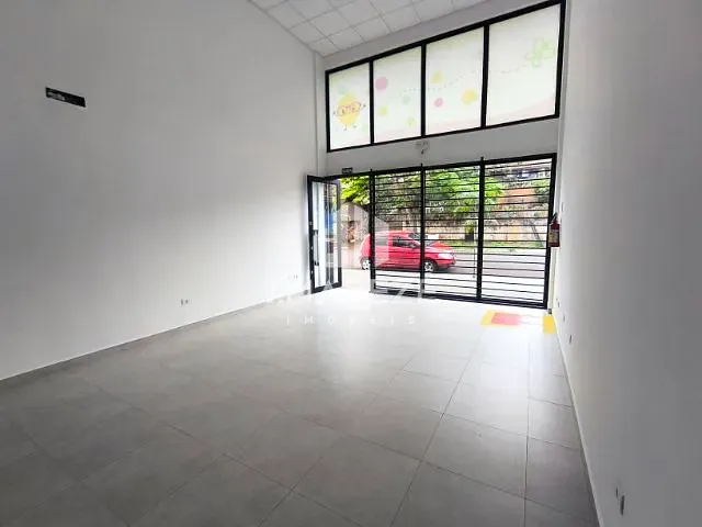Sala com 130m², para alugar, no bairro Centro em Apucarana