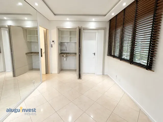 Sala para alugar, no bairro Centro em Florianópolis
