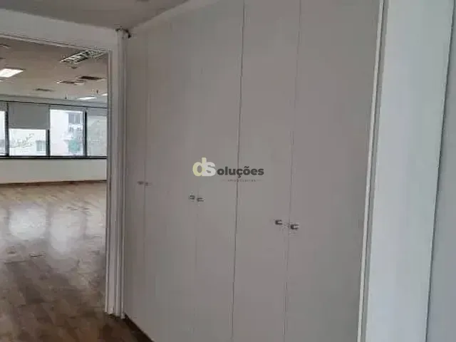 Sala à venda, no bairro Itaim Bibi em São Paulo