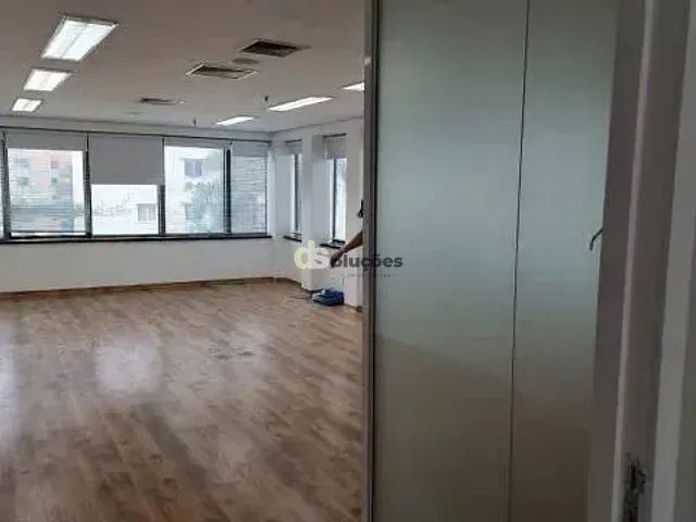 Sala à venda, no bairro Itaim Bibi em São Paulo