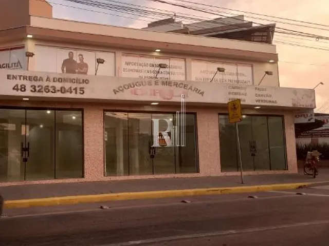 Sala com 130m², para alugar, no bairro Centro em Tijucas