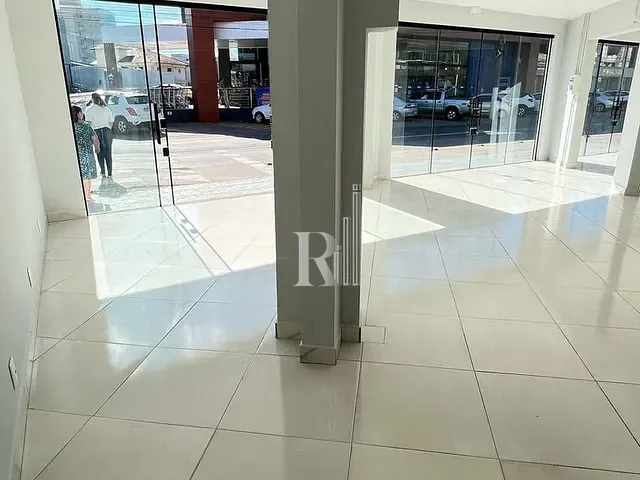 Sala com 130m², para alugar, no bairro Centro em Tijucas
