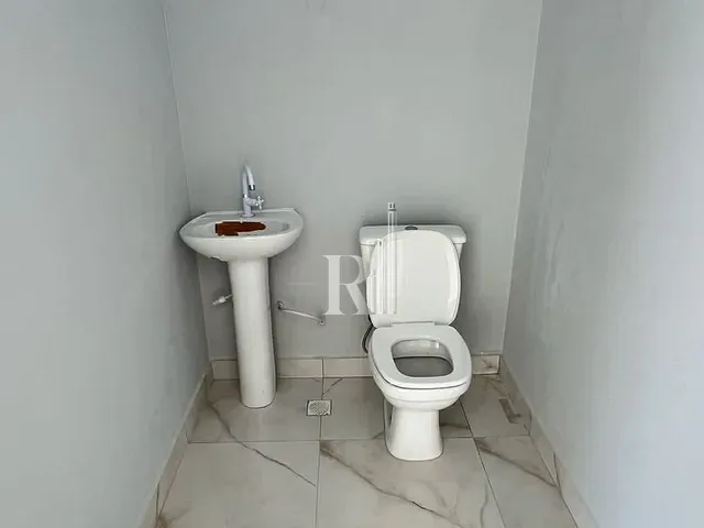 Sala com 130m², para alugar, no bairro Centro em Tijucas