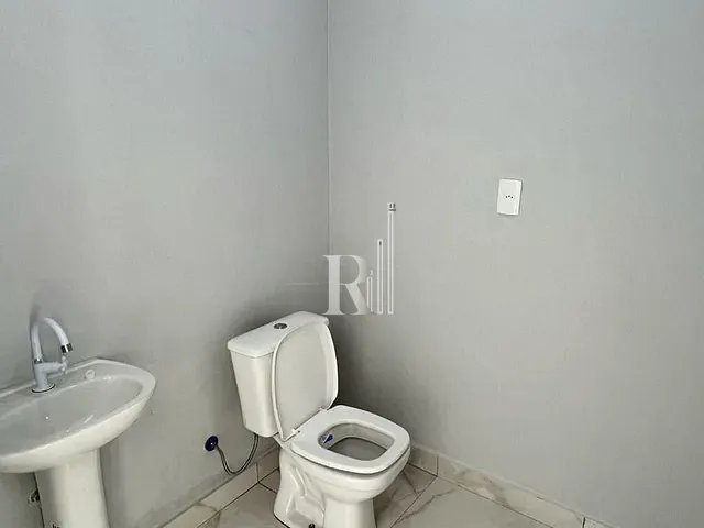 Sala com 130m², para alugar, no bairro Centro em Tijucas
