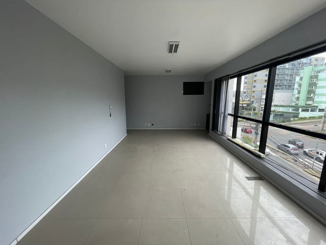 Sala à venda, no bairro Menino Deus em Porto Alegre