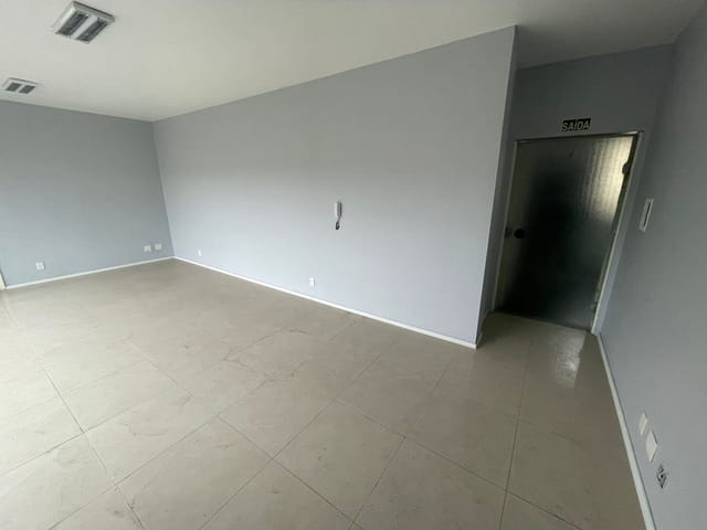 Sala à venda, no bairro Menino Deus em Porto Alegre