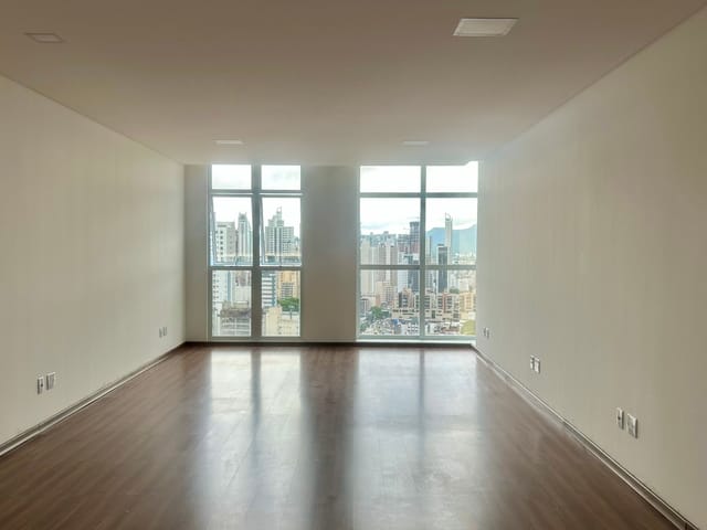 Foto do Sala - LOCAÇÃO: Sala no Evolution Corporate – Alto Padrão e Vista Panorâmica | Sellen