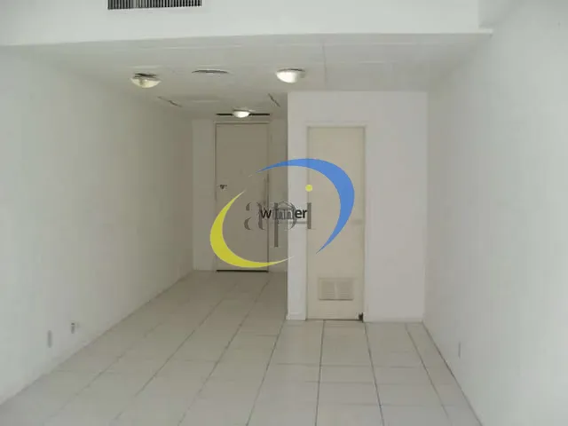 Sala à venda ou para alugar, no bairro Centro em Rio de Janeiro