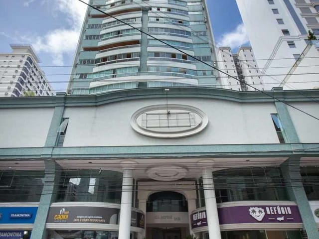 Sala com 522m², à venda, no bairro Centro em Balneário Camboriú