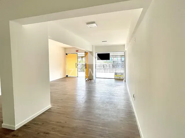 Sala para alugar, no bairro Centro em Blumenau