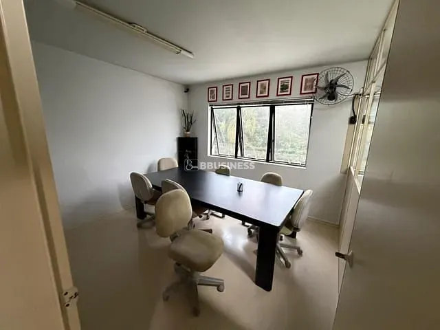 Sala com 68m², à venda, no bairro Nossa Senhora de Lourdes em Caxias do Sul