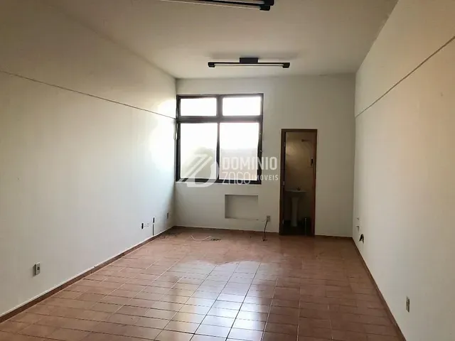 Sala para alugar, no bairro São Benedito em Uberaba
