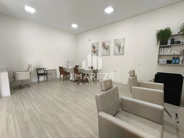 Sala com 430m², à venda, no bairro Loteamento Residencial Cazarin em Apucarana