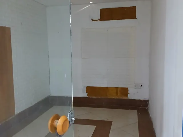 Sala com 24m², para alugar, no bairro Centro em Pindamonhangaba