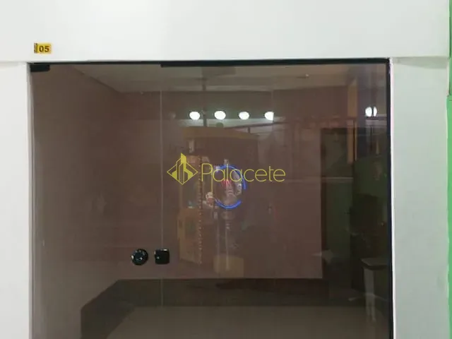Sala com 24m², para alugar, no bairro Centro em Pindamonhangaba