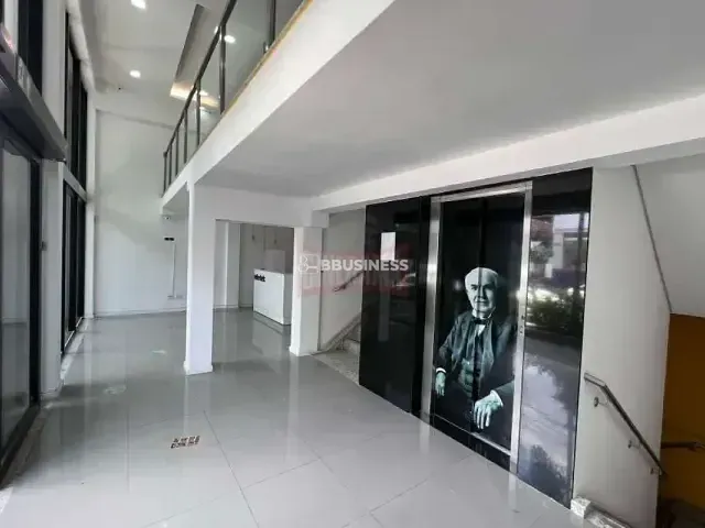 Sala à venda ou para alugar, no bairro Santo Antônio em São Caetano do Sul
