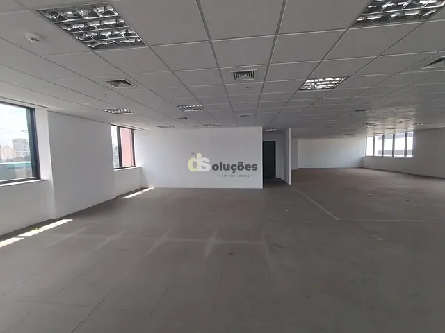 Sala à venda ou para alugar, no bairro Parque Industrial Tomas Edson em São Paulo