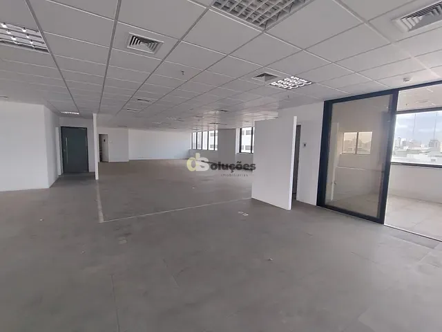 Sala à venda ou para alugar, no bairro Parque Industrial Tomas Edson em São Paulo
