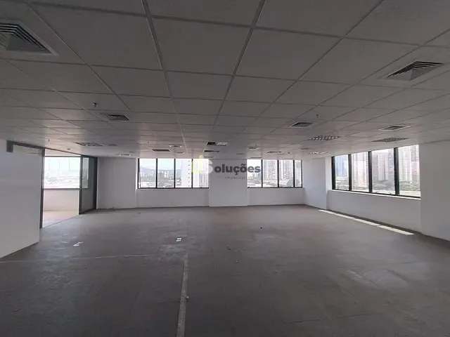 Sala à venda ou para alugar, no bairro Parque Industrial Tomas Edson em São Paulo