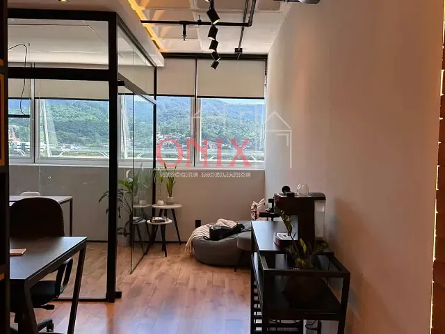 Sala com 36m², para alugar, no bairro Vila Mogilar em Mogi das Cruzes