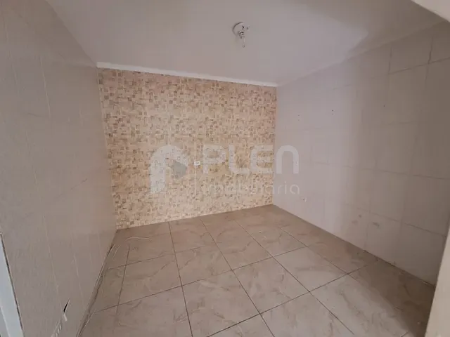 Sala com 32m², para alugar, no bairro Água Fria em São Paulo