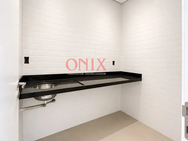 Sala com 35m², para alugar, no bairro Vila Mogilar em Mogi das Cruzes