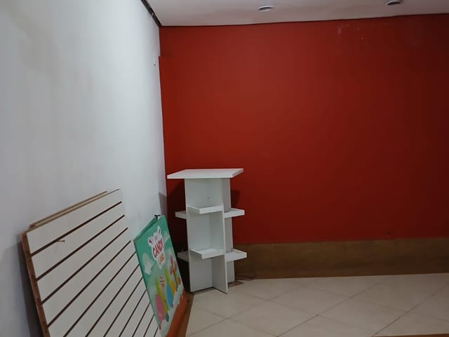 Sala com 20m², para alugar, no bairro Centro em Pindamonhangaba