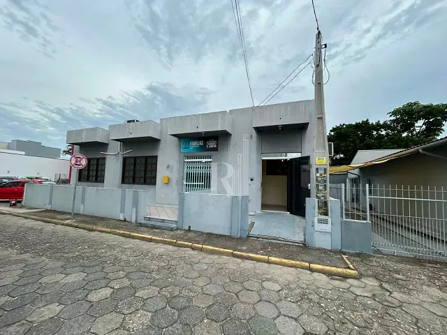 Kitnet 1 quarto e 1 banheiro, para alugar, no bairro Centro em Tijucas