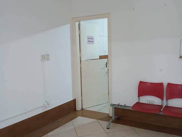 Sala com 24m², para alugar, no bairro Centro em Pindamonhangaba