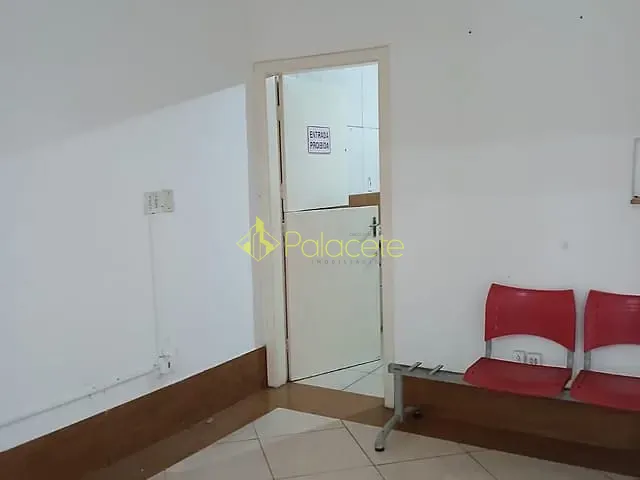 Sala com 24m², para alugar, no bairro Centro em Pindamonhangaba