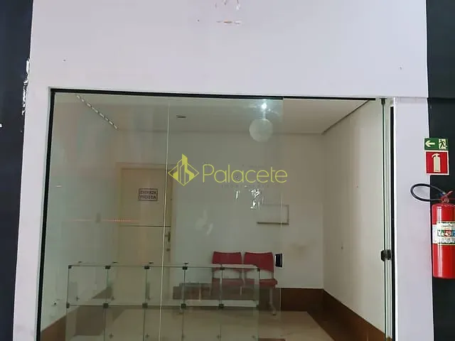 Sala com 24m², para alugar, no bairro Centro em Pindamonhangaba