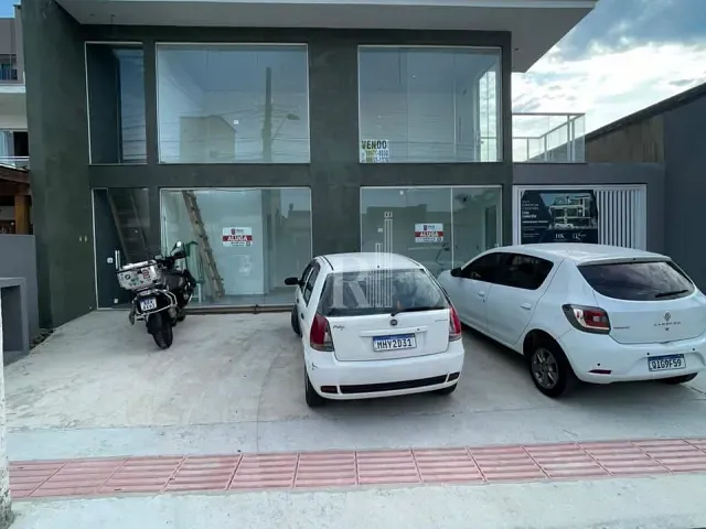 Sala com 358m², à venda ou para alugar, no bairro Centro em Tijucas
