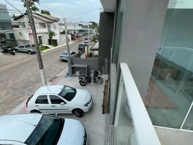 Sala com 358m², à venda ou para alugar, no bairro Centro em Tijucas